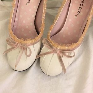 🖤🤍WILD DIVA LOLITA heels 6.5